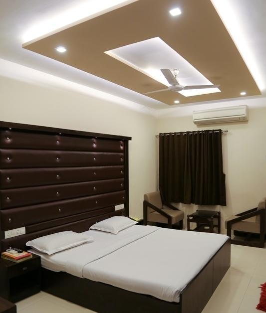 Golden Plaza Hotel Ahmedabad Buitenkant foto